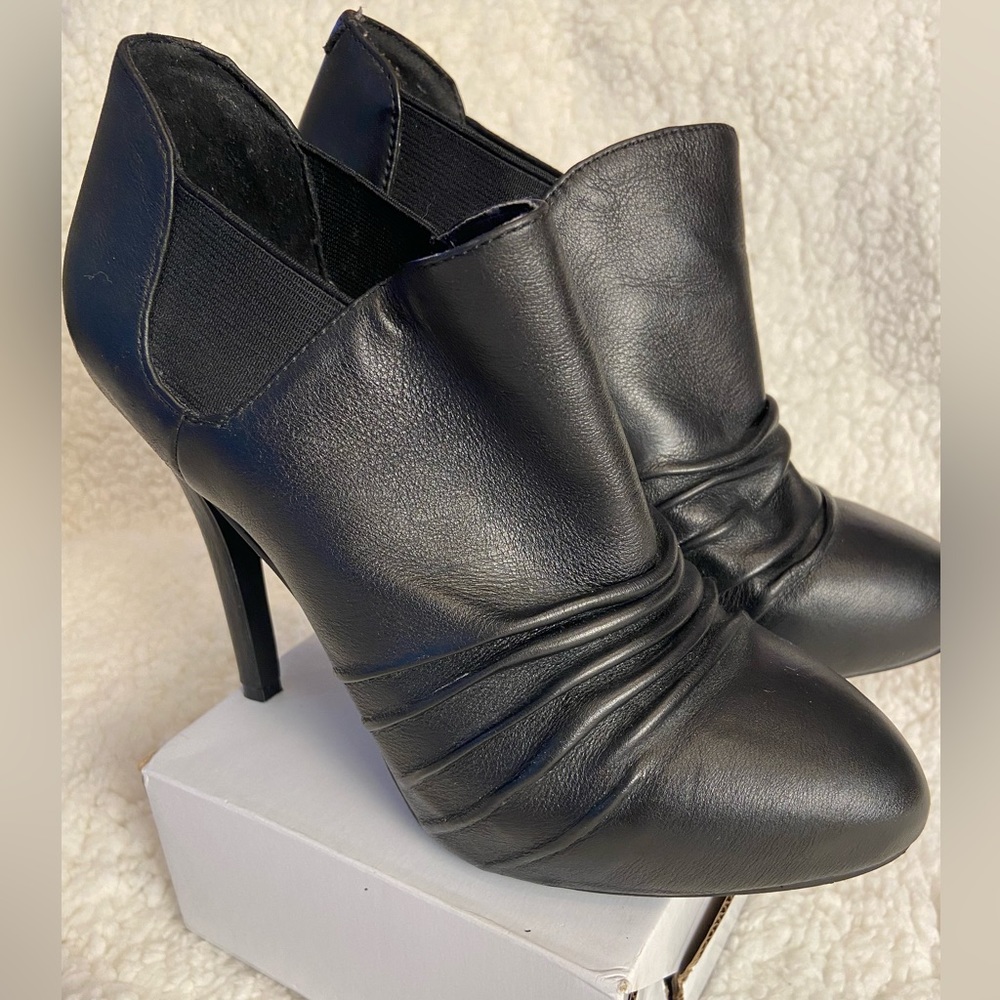 BCBG black heeled ankle booties size 7